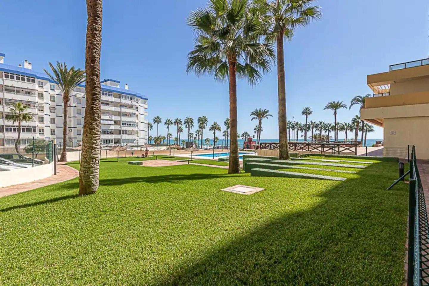 Encantador Apartamento En Primera Linea De Playa بينالماذينا المظهر الخارجي الصورة